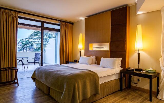 Island Club Hotel & Apartments