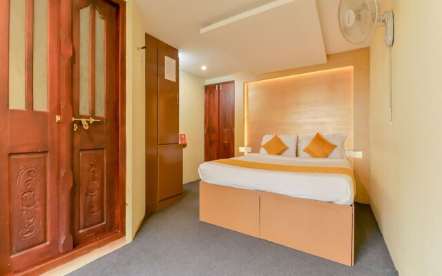 OYO 13683 EGC Houseboat 9 BHK