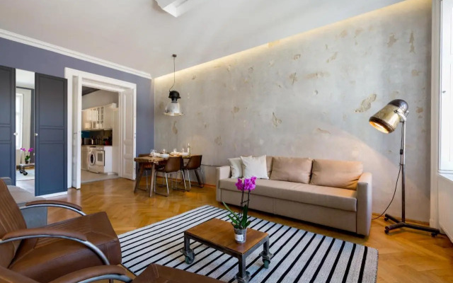 Designer Dream Home In The Absolute Center