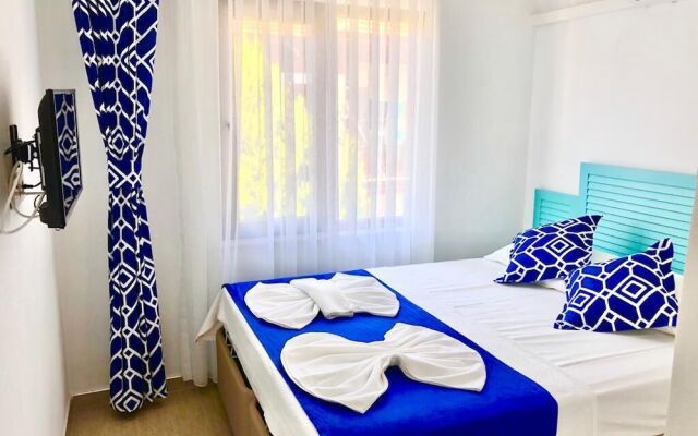 Lacivert Otel Akyaka