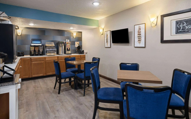 Days Inn & Suites by Wyndham Kokomo