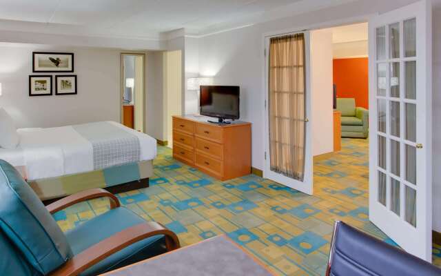 La Quinta Inn by Wyndham Pittsburgh Airport