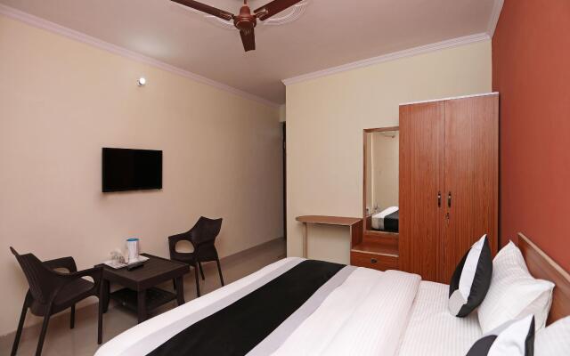 OYO 10877 Hotel R K Residency