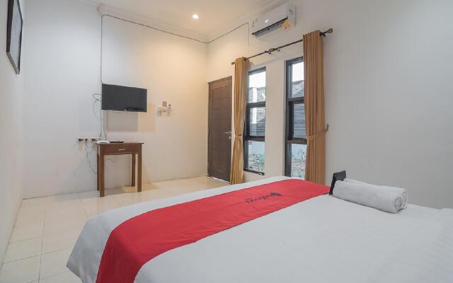 RedDoorz near Jatinangor Town Square