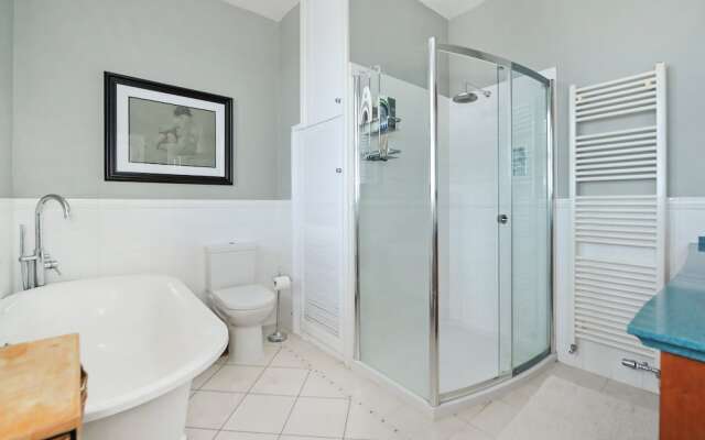 6 Bedroom Edwardian House in Bath