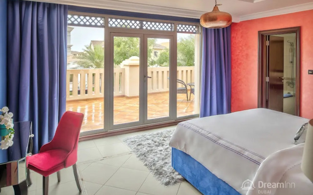 The Palm Jumeirah Villas - Frond E by LUX Holiday Home