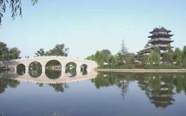 Grace Inn (Jinan Jingqi Weishi'er Harmony Square Provincial Hospital)