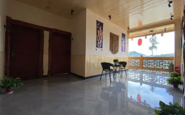 Linjiang Waterfall Viewing Inn