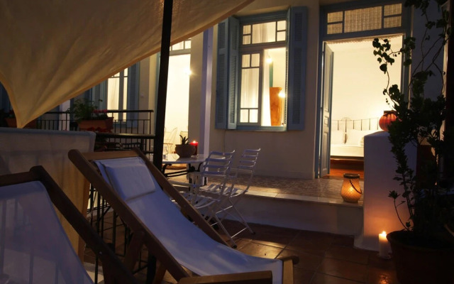 Live in Athens, Thiseio Historic House