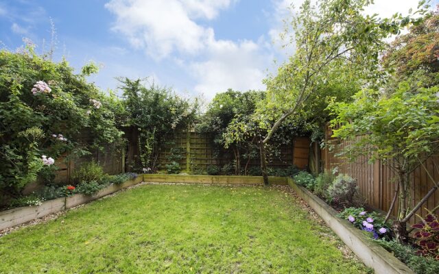 Spacious 1BR Garden Flat in Brixton