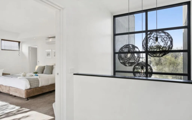 11 Glen Eagles Close