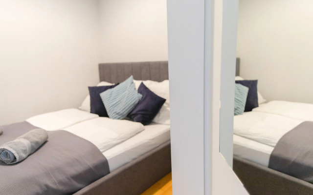 King bed, central and near metro