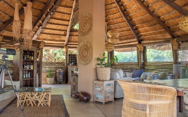 Sindabezi Island Camp