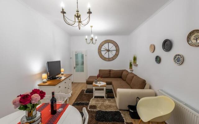 Gong Apartments