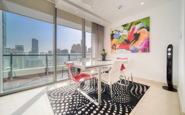 Big Bright Luxury Marina View Apt Near Beach