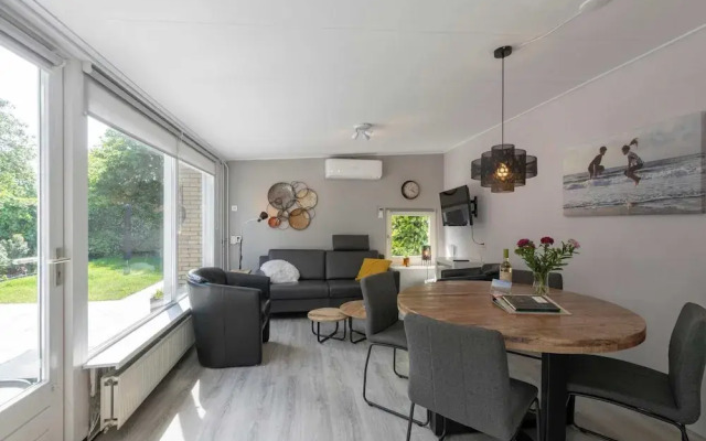 Bungalow in Sint Maartenszee Near Beach