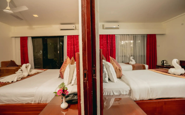Hotel Jungle Crown