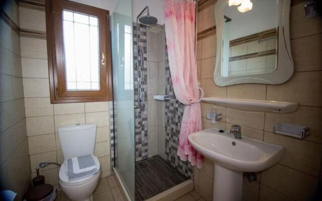 Room in Apartment - A spacious and bright studio with balcony