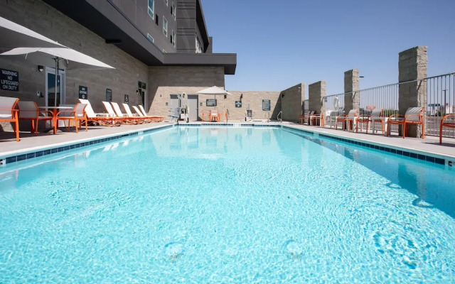 Holiday Inn Glendale - Stadium & Ent District