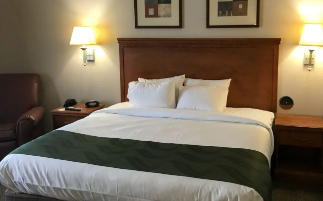 Candlewood Suites Waterloo- Cedar Falls