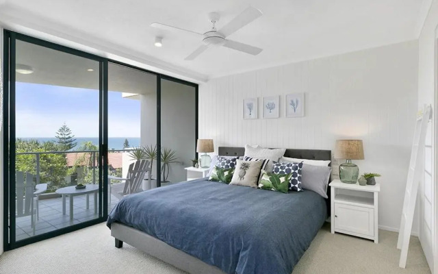 Sunny and spacious Sunshine Beach