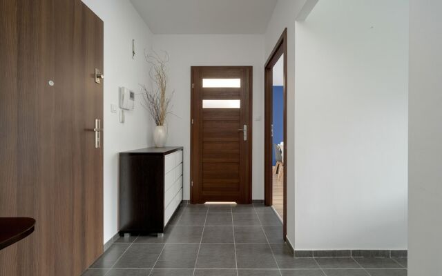 Klimasa White&blue Apartment by Renters