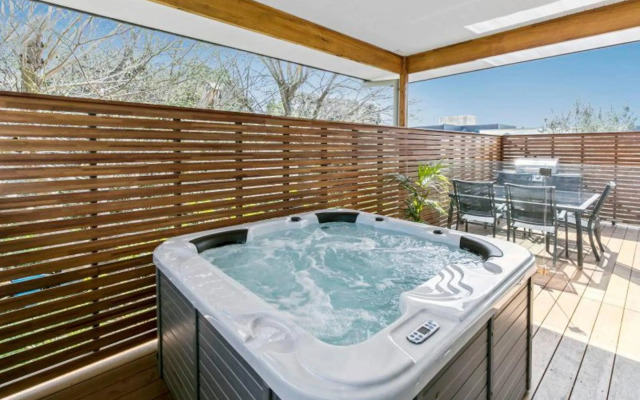 HALE KUPA Rye Beach House Spa Table Tennis