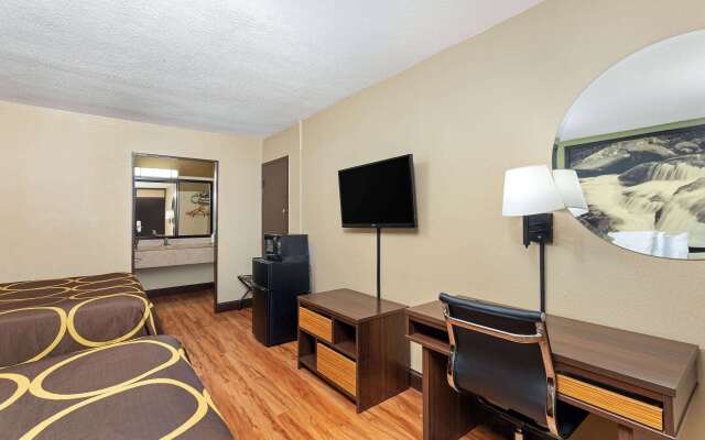 Super 8 by Wyndham Kingsport