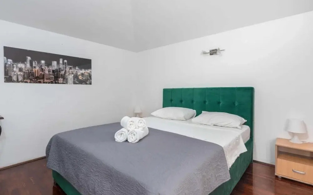 Holiday House in Novigrad With Pool