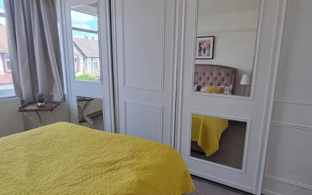 Large 4 Bed Terraced House