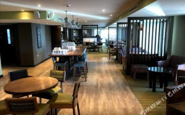 Premier Inn Edinburgh City Centre(York Place)