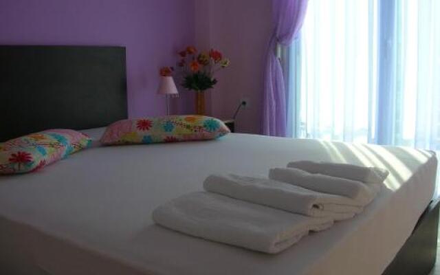 Apartments Eleni 4 Seasons