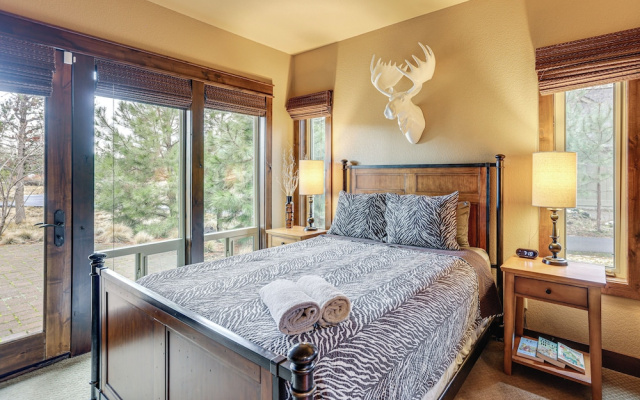 Hot Tub & Dock: Deschutes River All-season Retreat