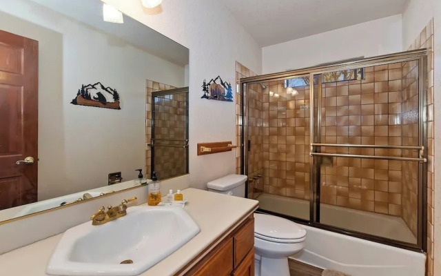 Canyon Castle Mtn Retreat w Hot Tub