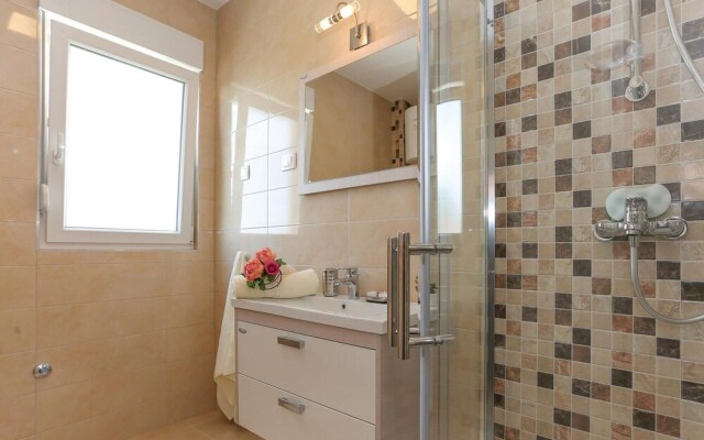 Stunning Home in Kucine With Wifi and 4 Bedrooms