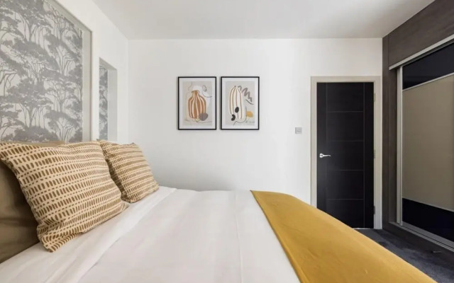 The Battersea Loft - Trendy 3bdr Flat With Patio, London
