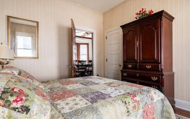 Cozy Cape Cod Bungalow