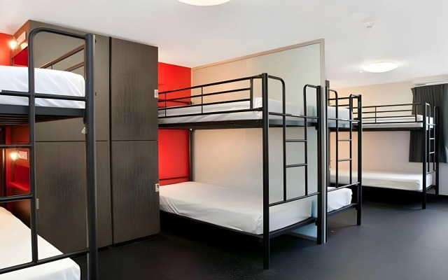 Space Hotel - Hostel