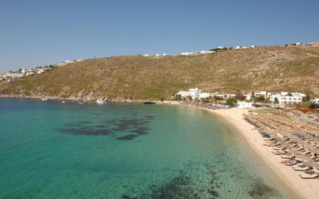 Psarou Beach