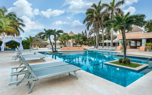 PA Beach Club & Hotel