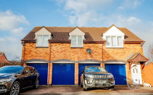 Host Stay Chichester Close