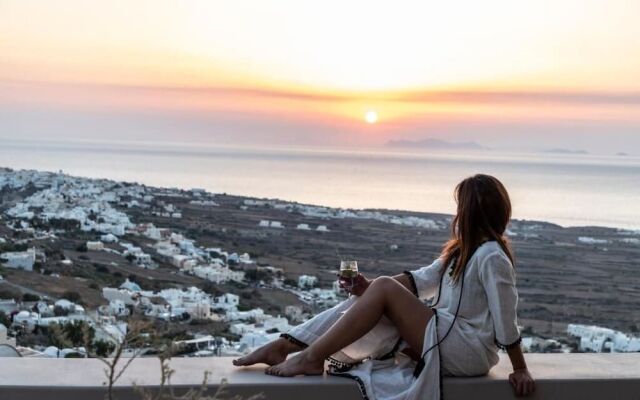 Nimbus Santorini