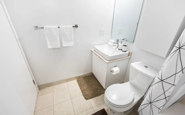 New! Serenity Stay With Lakeshore View. 50+ Floor