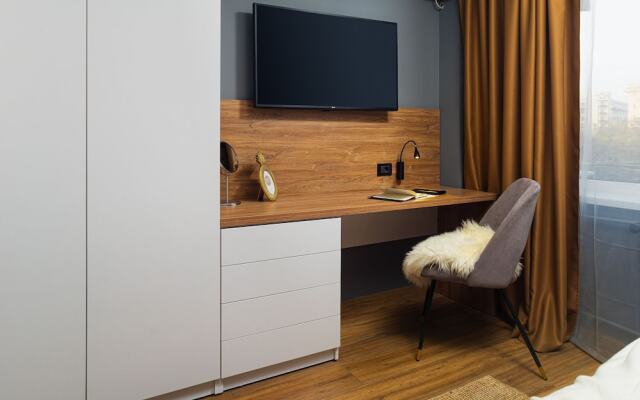 Golden Hour - One Bedroom - Next to Cismigiu Park and Victoria Avenue