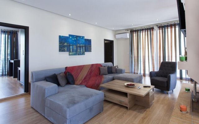 Artistic 3 bdr Apartment With sea View in Glyfada