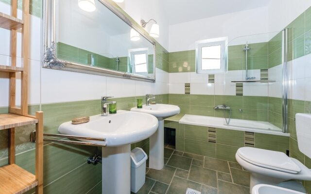 Stunning Home in Sibenik With Wifi and 5 Bedrooms