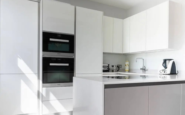 Bassett Road XII by Onefinestay