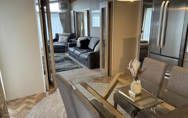 Edinburgh Lodge-sleeps 6-pet Friendly-beach&views