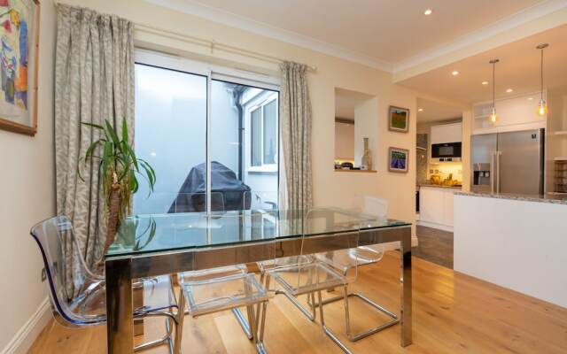 Modern and Bright 3 Bedroom House in Paddington