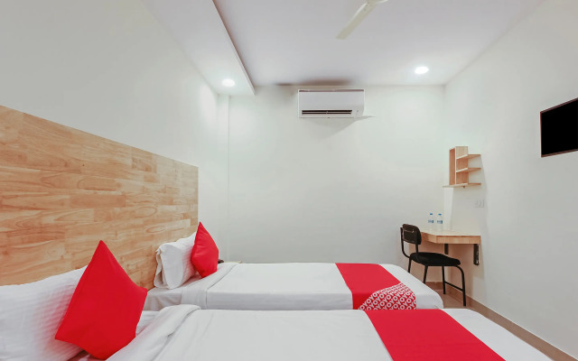 OYO Flagship 76687 Ramoji Kothapet